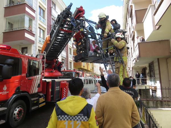 Maltepe'de çıkan yangın paniğe neden oldu