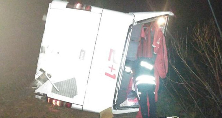 Sivas'ta otobüs devrildi: 21 yaralı