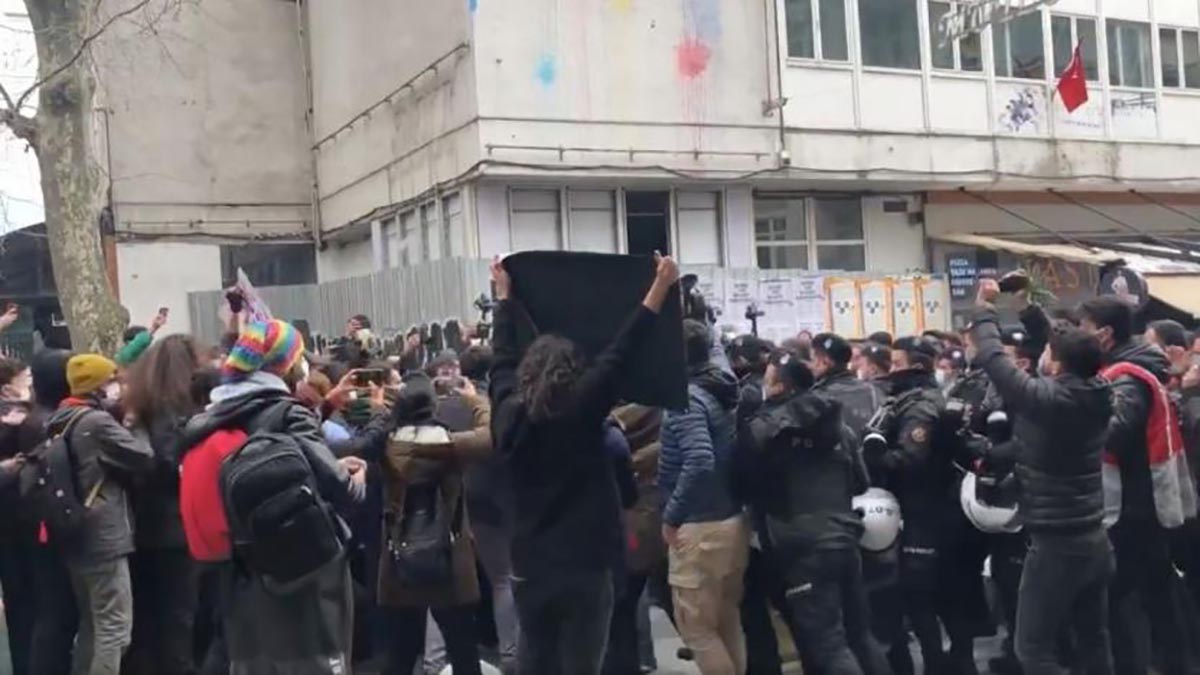 Kadıköy’deki Boğaziçi protestosuna polis müdahalesi