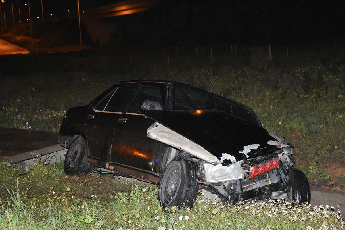 Şarampole devrilen otomobilin şoförü kaza yerinden kaçtı