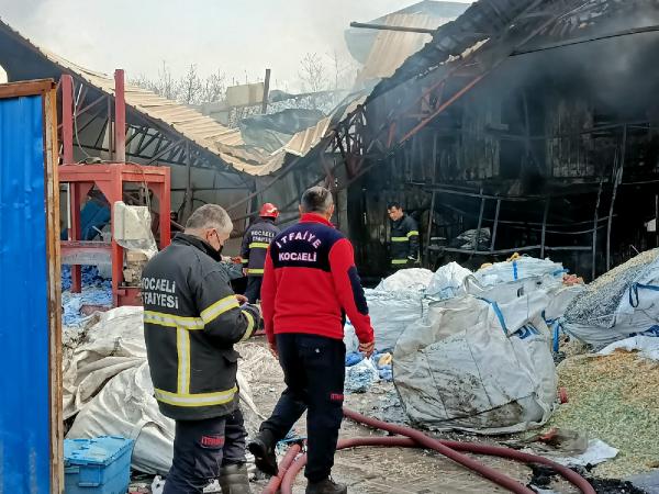 Gebze'de atık ayrıştırma tesisinde yangın
