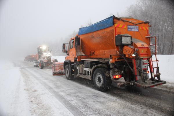 Domaniç'te kar yağışı ulaşımı felç etti