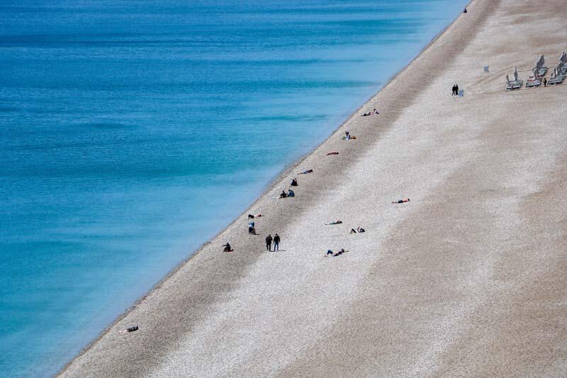 Antalya'da güneşli havanın tadını turistler çıkardı
