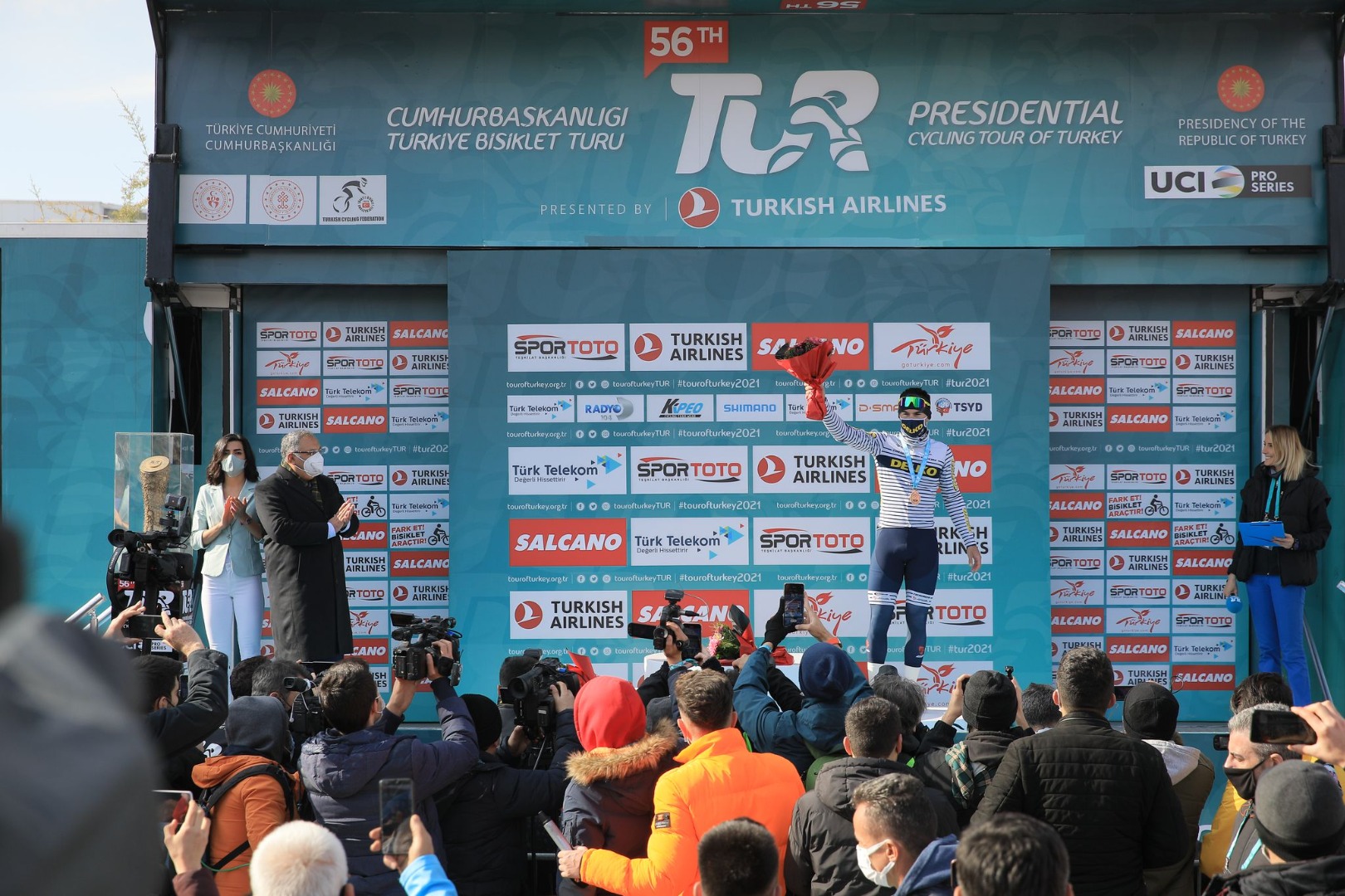 Cumhurbaşkanlığı Bisiklet Turu'nda ödül töreni yapıldı
