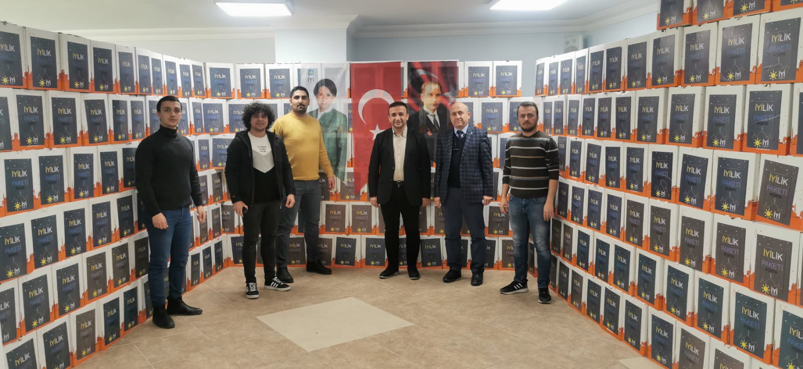 İYİ Parti Konya'da yardım kampanyası başlattı