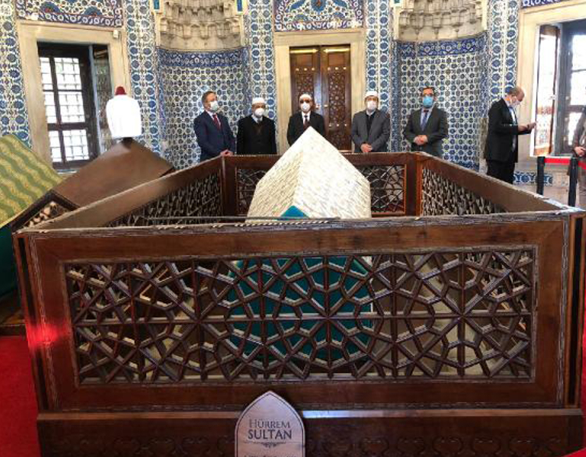 Hürrem Sultan mezarı başında anıldı