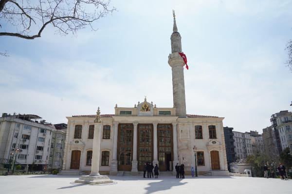 Teşvikiye Camii cuma namazı ile yeniden ibadete açıldı