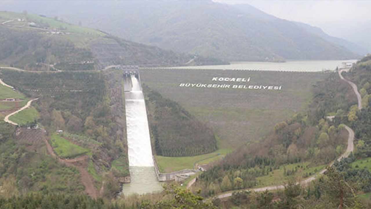 Kocaeli'deki Yuvacık Barajı'nda taşkın riskine karşı kapaklar açıldı