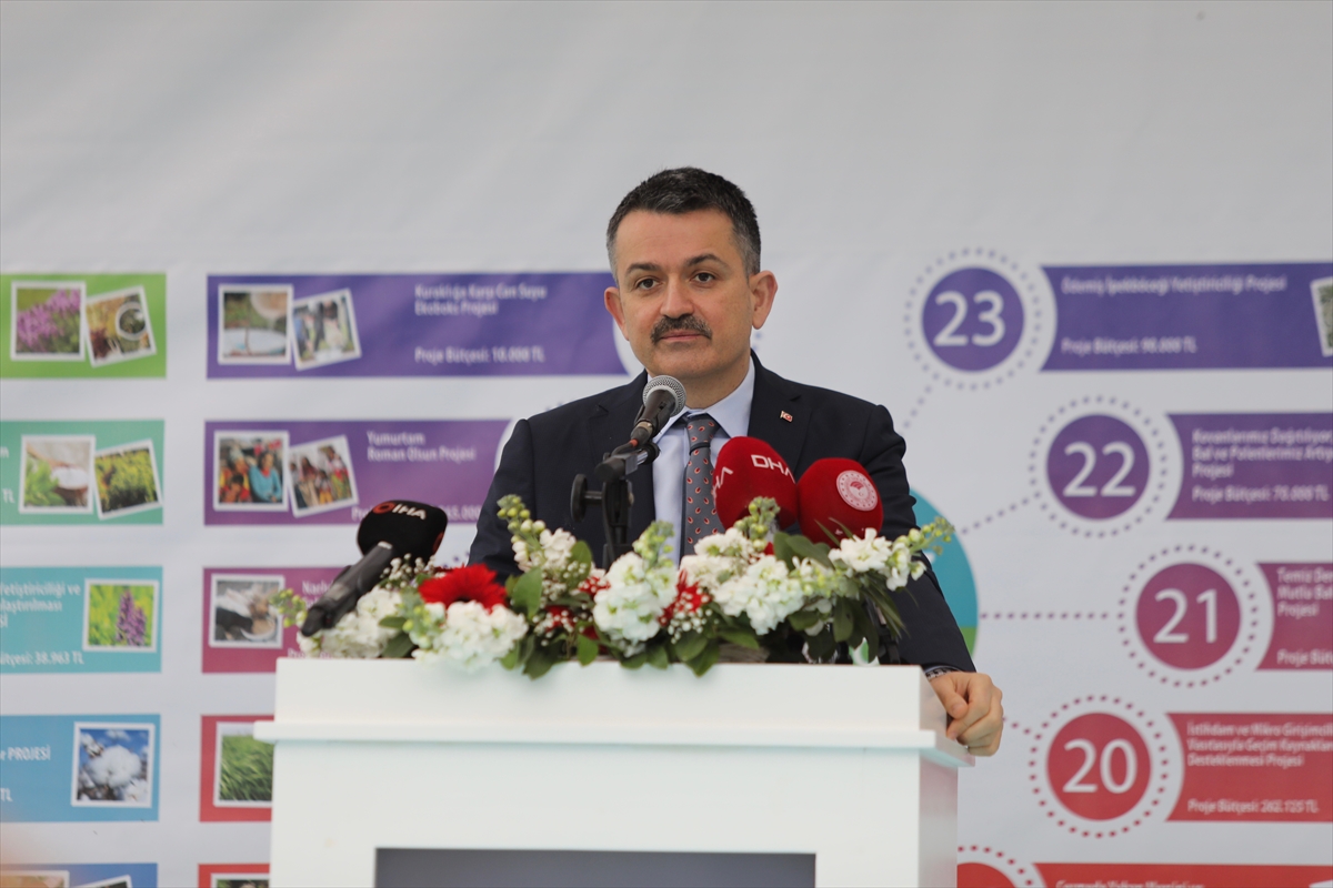 Bakan Pakdemirli, İzmir'de hayata geçirecekleri 35 projeyi açıkladı