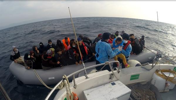 Ayvacık açıklarında 54 kaçak göçmen kurtarıldı