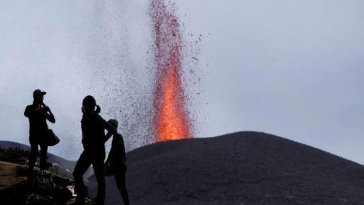 Hint Okyanusu'nda yanardağ patlaması. 2 ölü