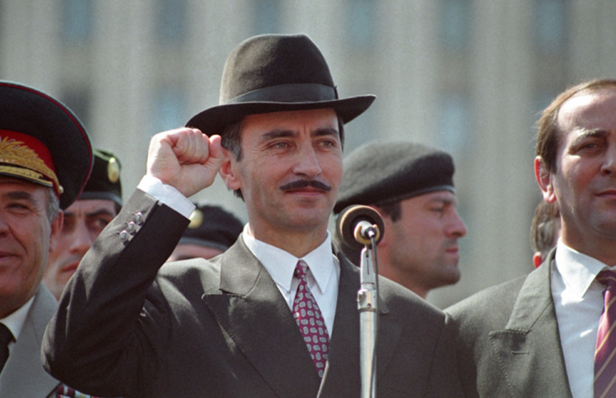 Cahar Dudayev kimdir. Çeçenistan’ın bağımsızlık sembolü Caharr Dudayev’in hayatı