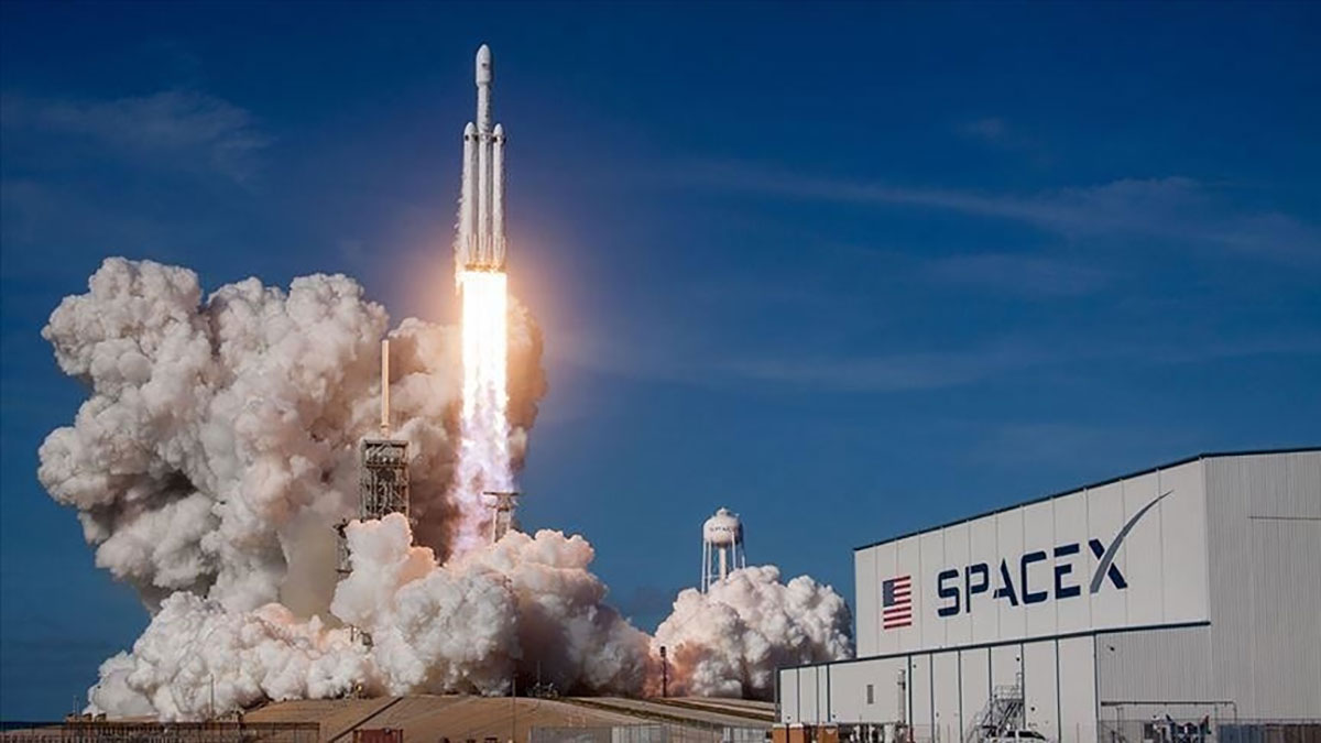 SpaceX Crew Dragon mekiğini uzaya fırlattı