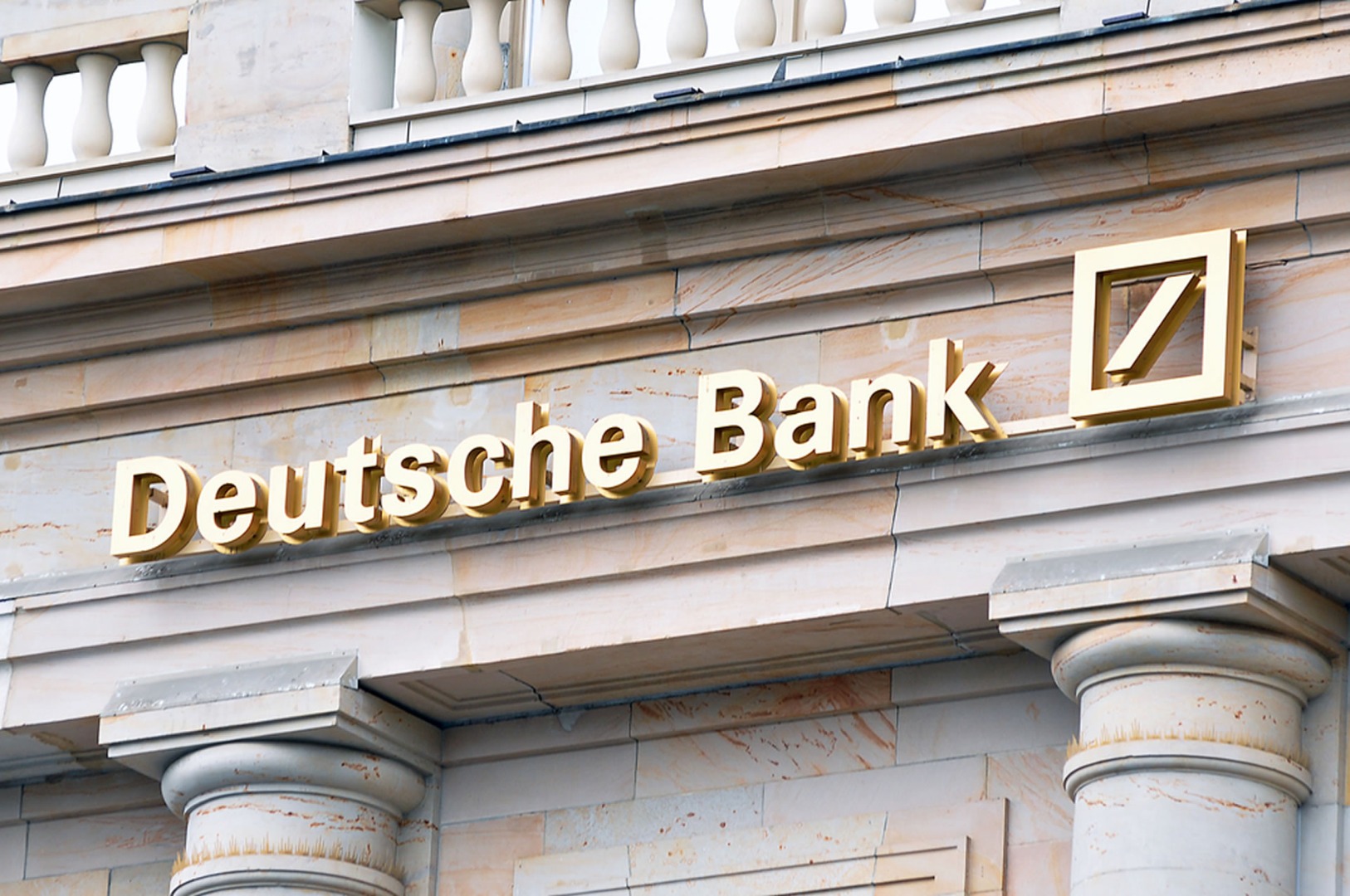 Deutsche Bank rekor açıkladı