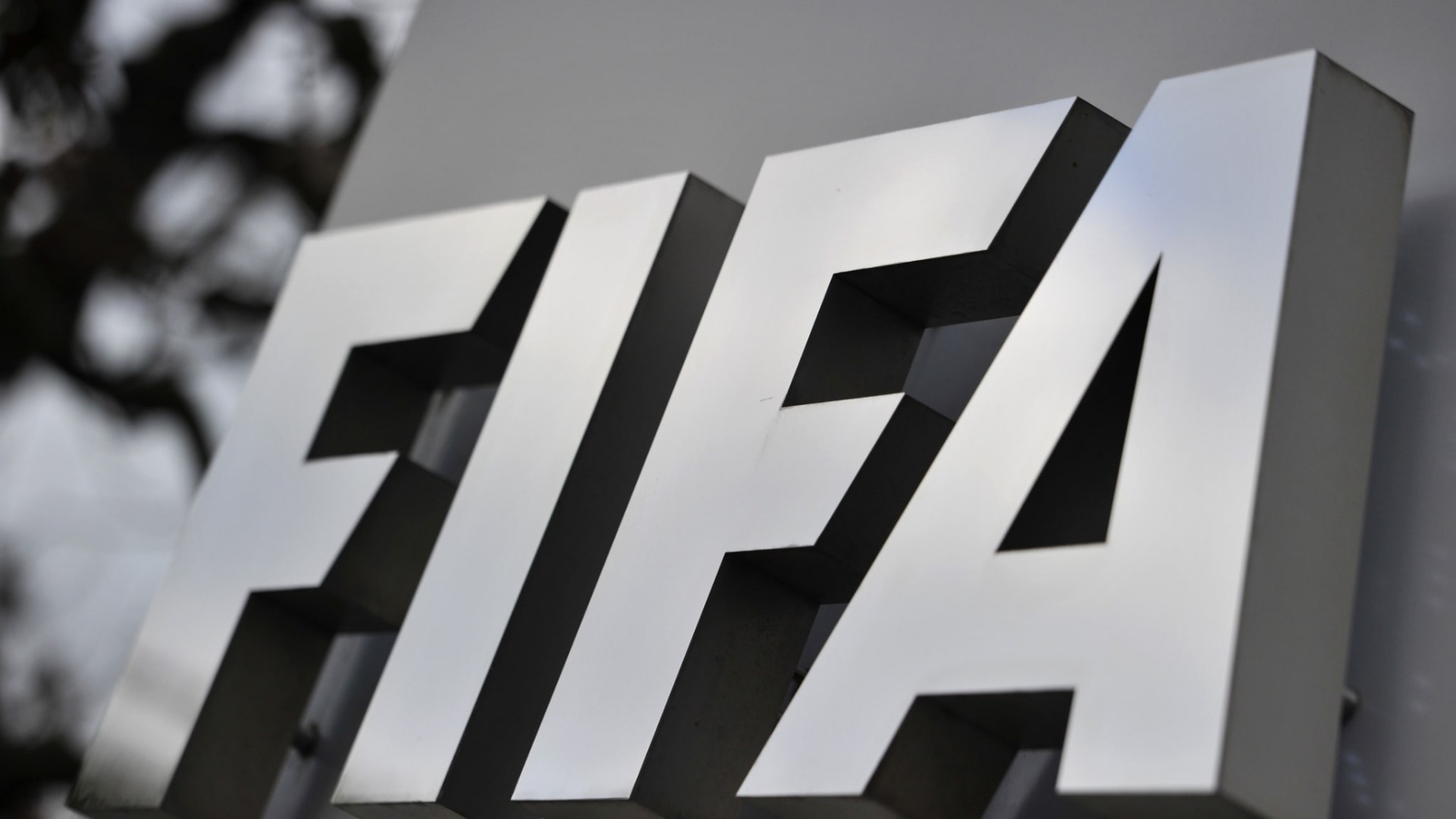 FIFA'dan İngiliz kulüplerinin boykotuna destek