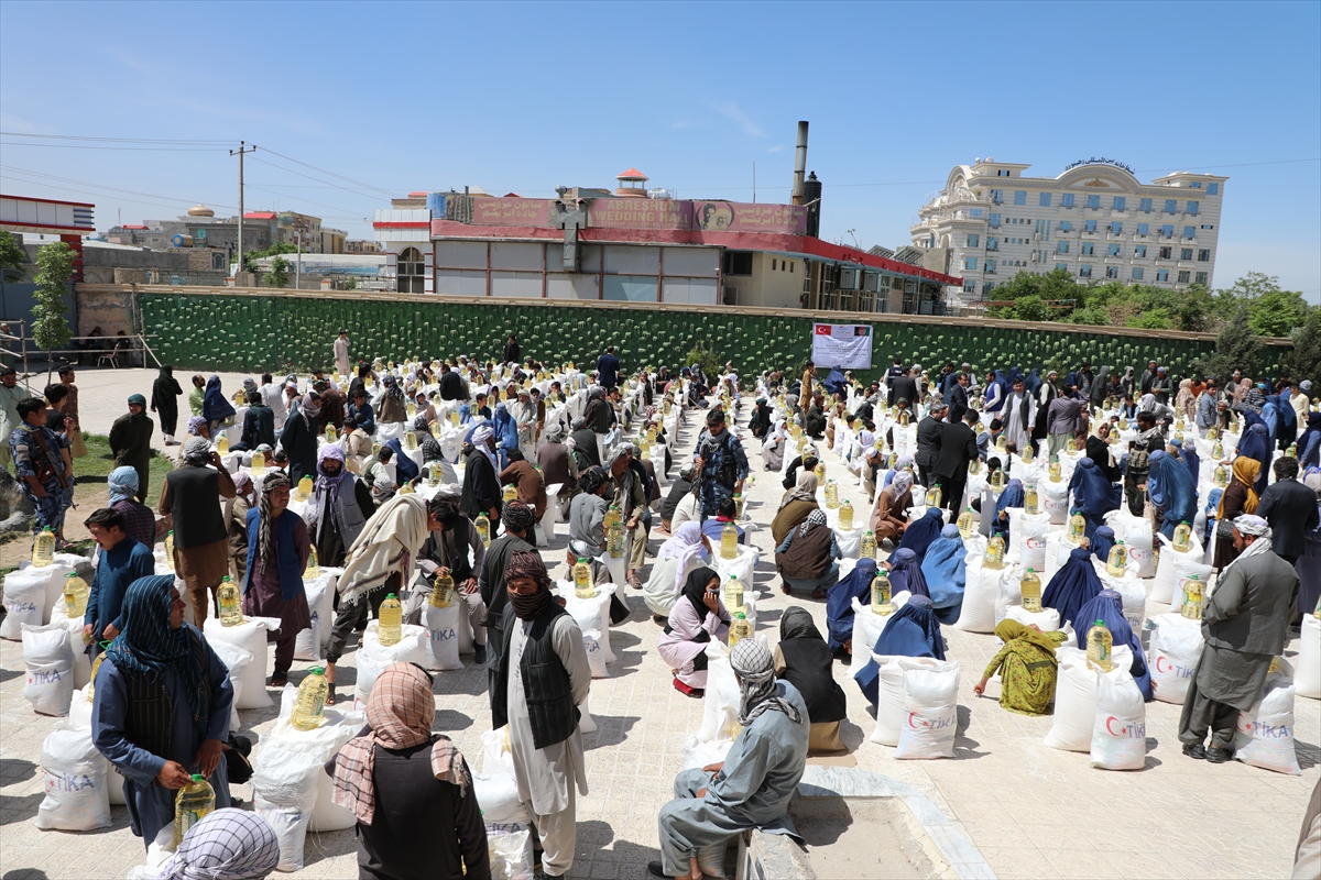 Türkiye'den Afganistan'da 1400 aileye gıda yardımı