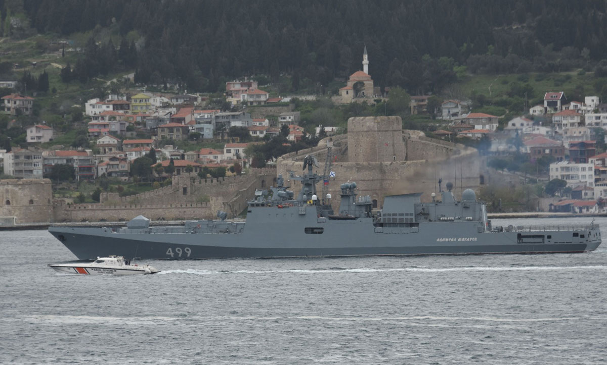 Rus savaş gemisi Çanakkale Boğazı’ndan geçti