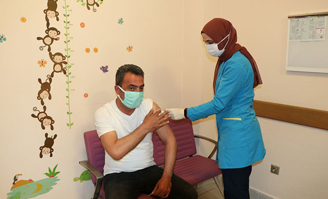 Vali Yerlikaya İstanbul'da kaç doz aşı yapıldığını açıkladı