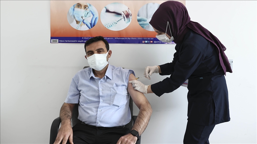 Başkentte muhtarlara Covid-19 aşısı yapılmaya başlandı