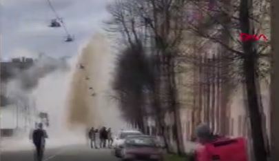 Rusya'da su borusu volkan gibi patladı