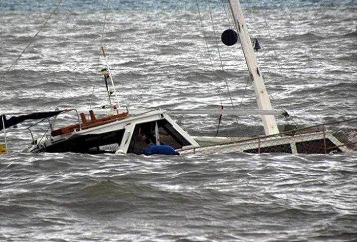 Tekne alabora oldu. En az 15 kişi hayatını kaybetti
