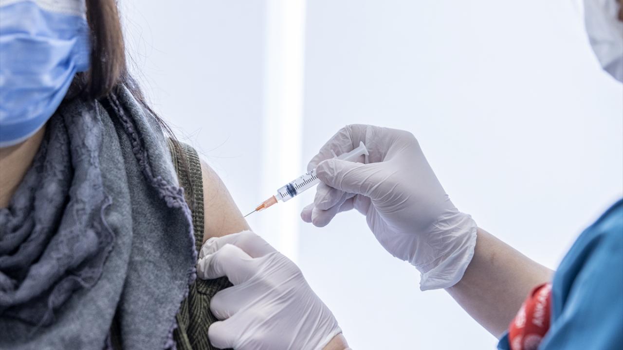 Dünya genelinde 1,28 milyardan fazla doz korona aşısı yapıldı