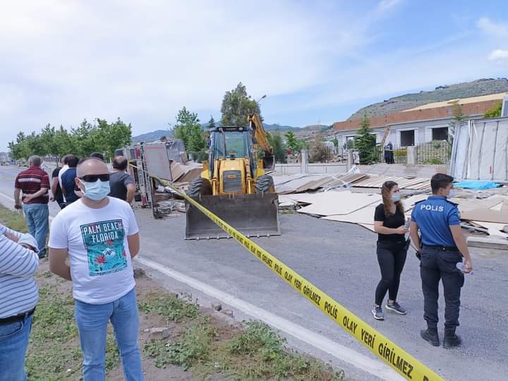 İzmir'deki feci kazada 2 kişi hayatını kaybetti