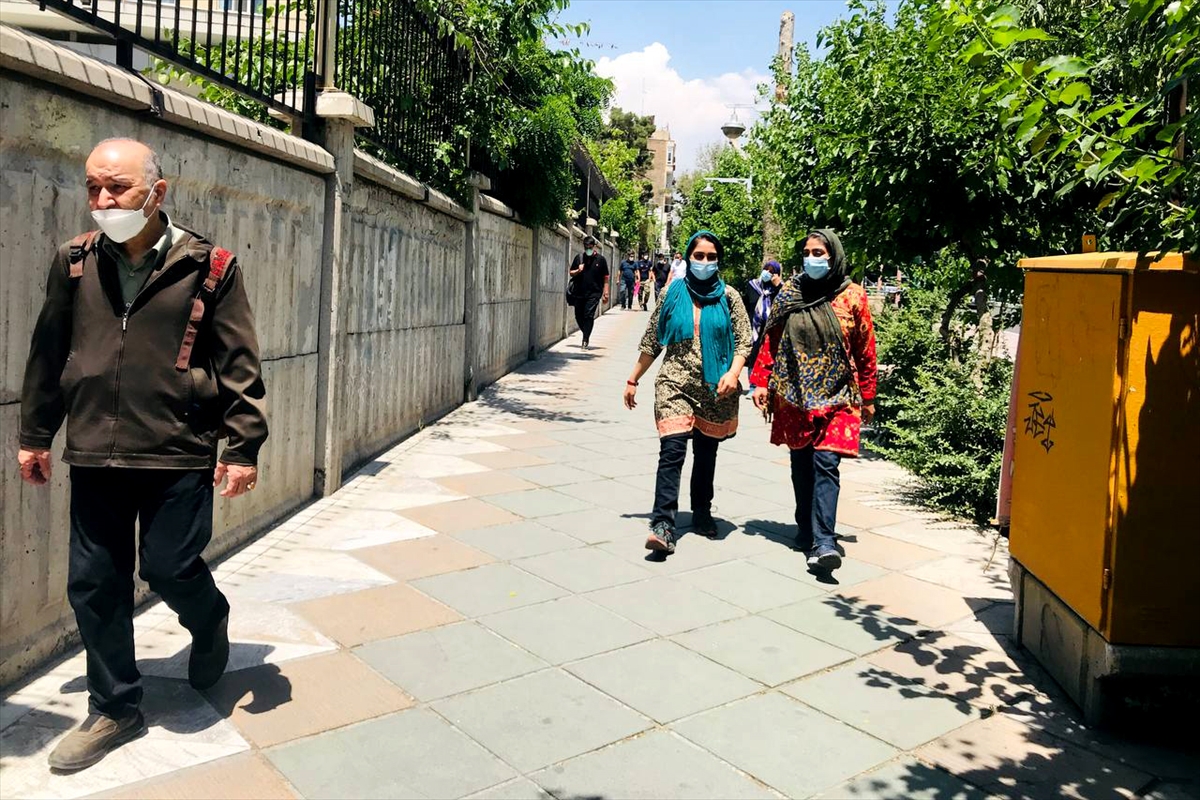 İran'da koronadan ölenlerin sayısı artıyor. 77 bine yaklaştı