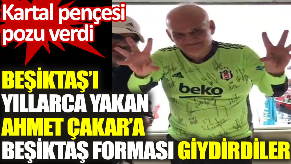 Beşiktaş'ı yıllarca yakan Ahmet Çakar'a Beşiktaş forması giydirdiler. Kartal Pençesi pozu verdi