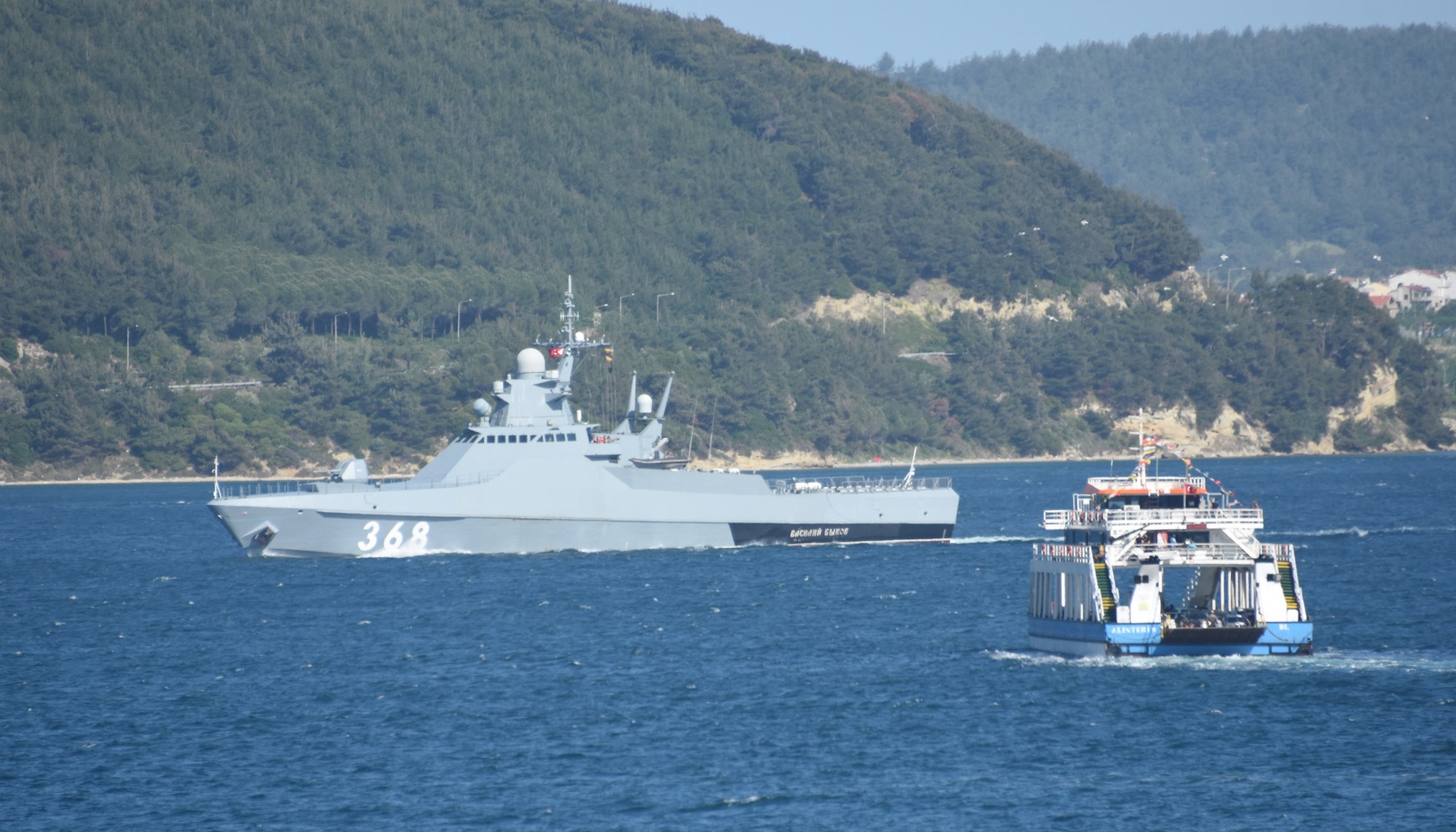 Rus savaş gemisi, Çanakkale Boğazı’ndan geçti