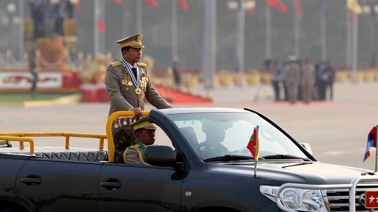 Myanmar'da darbeci lider General Hlaing için emeklilik yaş sınırı kaldırıldı