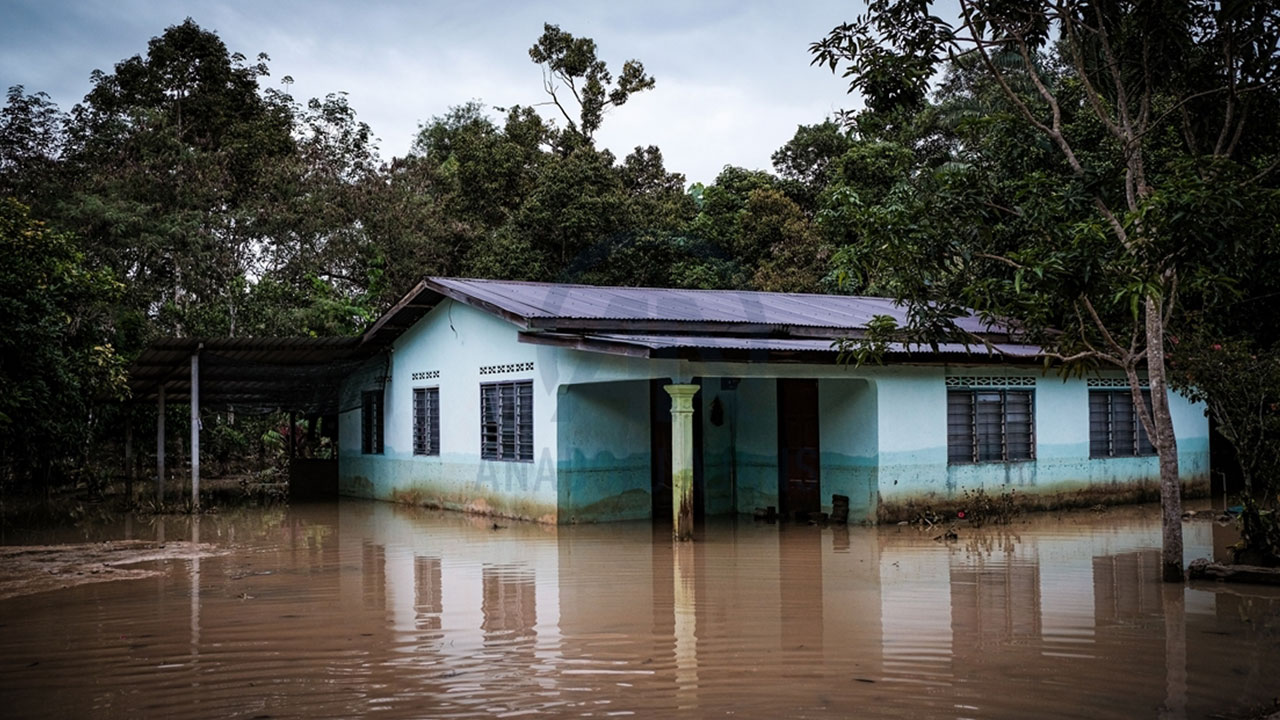 Malezya'da sel nedeniyle 5 binin üzerinde kişi tahliye edildi