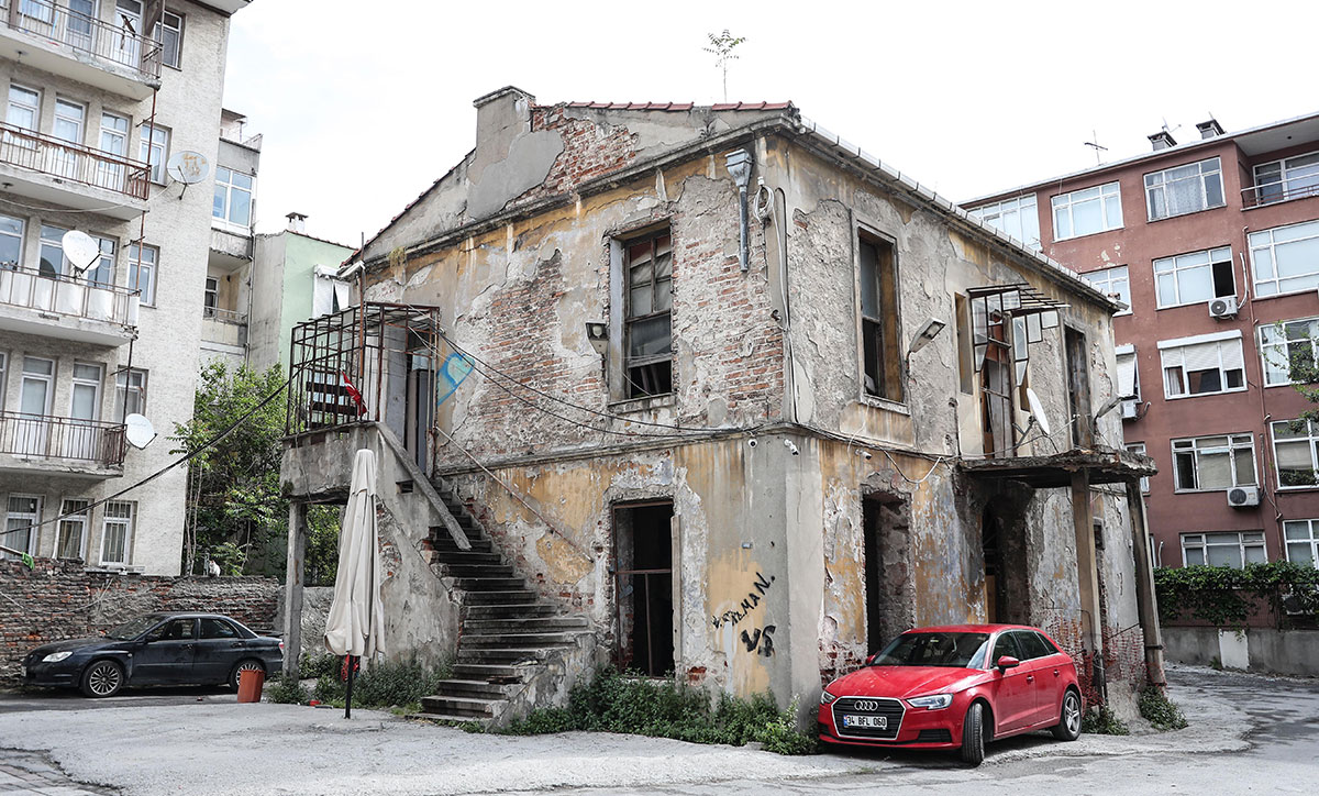Türk edebiyatının usta ismi Cenap Şahabettin'in evi otopark oldu