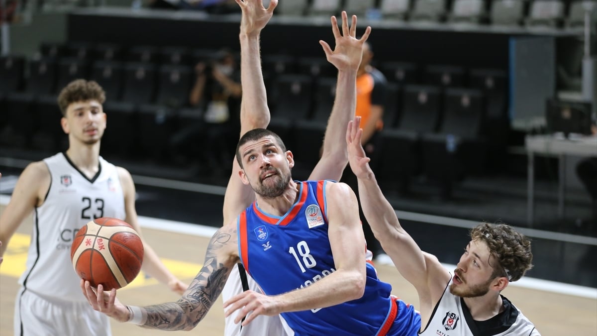 Potada ilk finalist Anadolu Efes