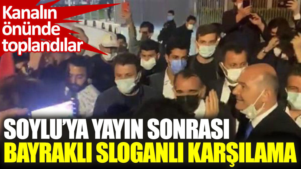 Kanalın önünde toplandılar. Soylu’ya yayın sonrası bayraklı sloganlı karşılama