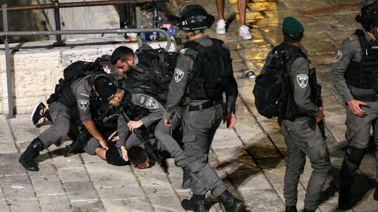 İsrail polisi Kudüs'te 10 yaşındaki bir çocuğu gözaltına aldı