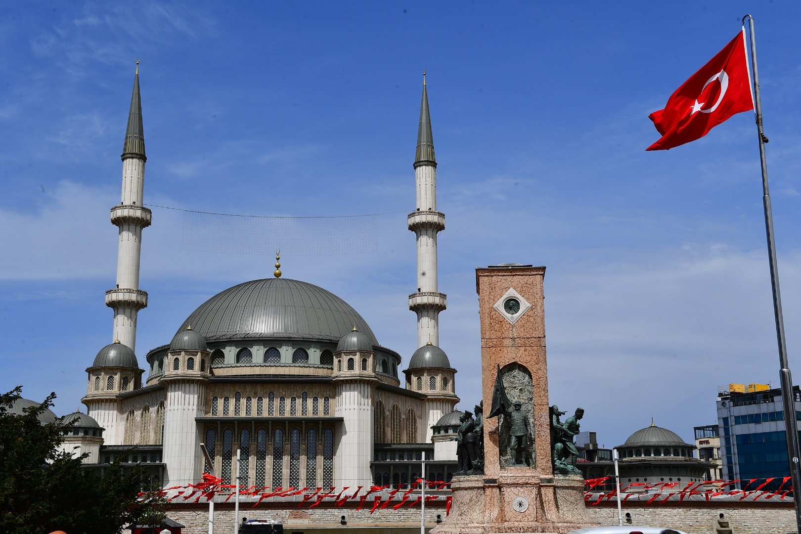 Taksim Camii yarın ibadete açılıyor