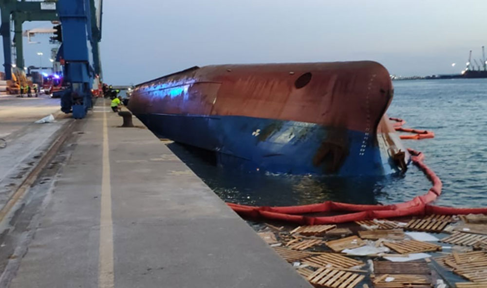 Beş Türk'ün içinde bulunduğu gemi alabora oldu
