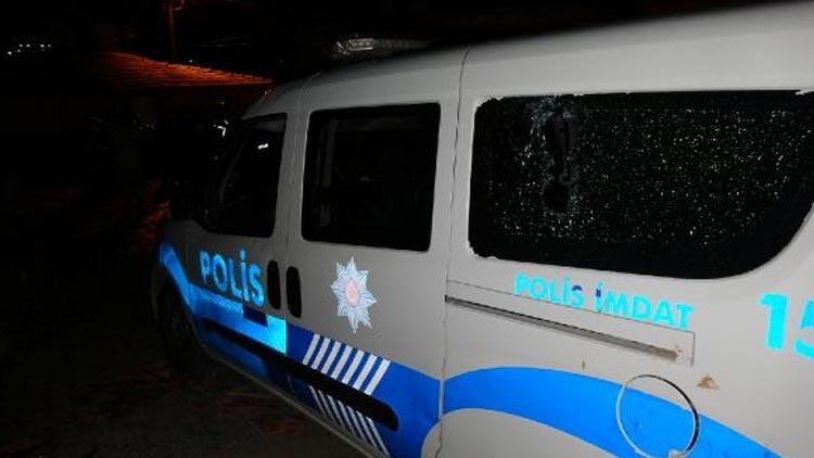 Kavga ihbarına giden polis aracına saldırı