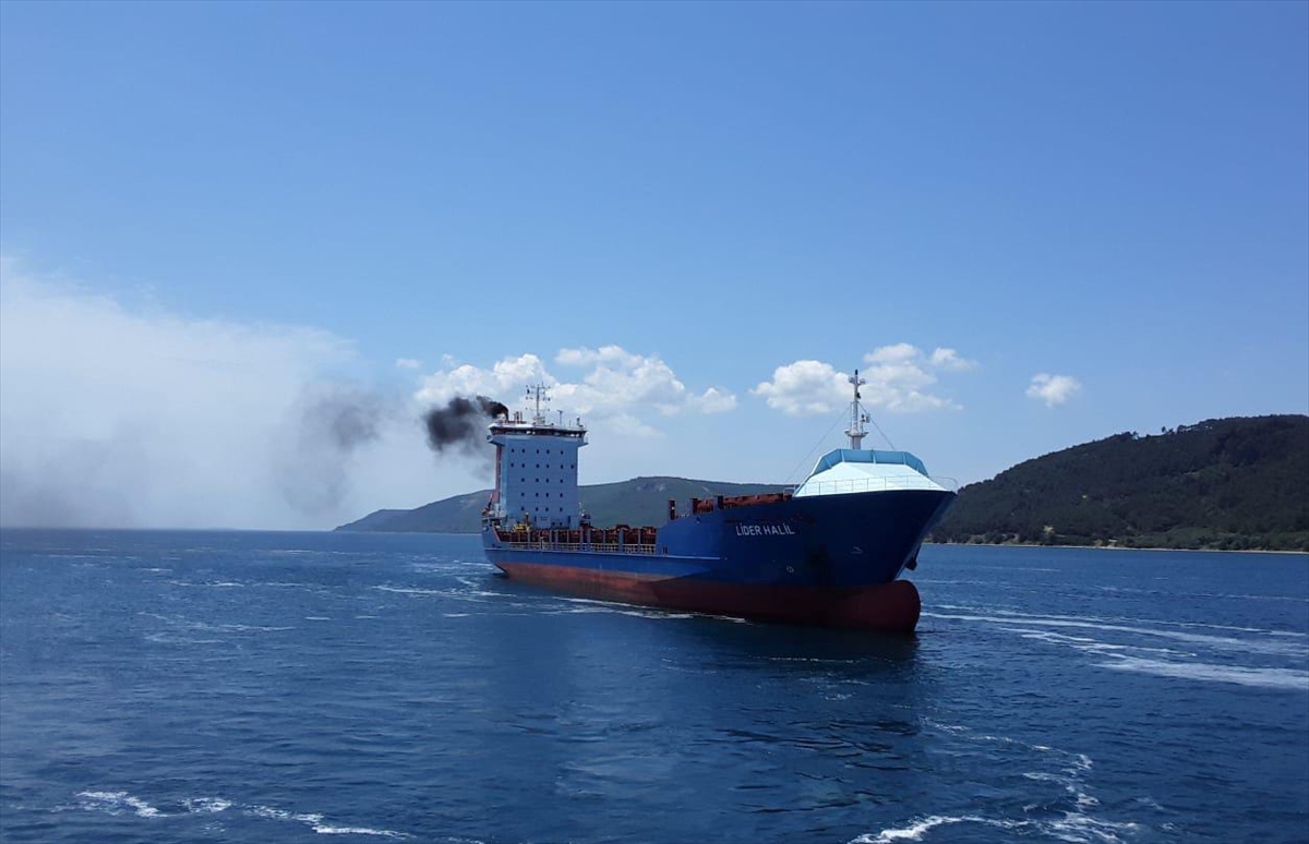 Çanakkale Boğazı'nda konteyner gemisi arızalandı