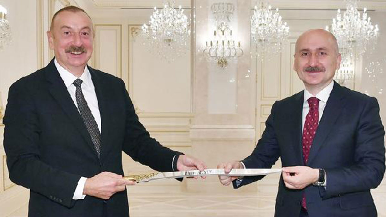 Bakan Karaismailoğlu Aliyev’le görüştü