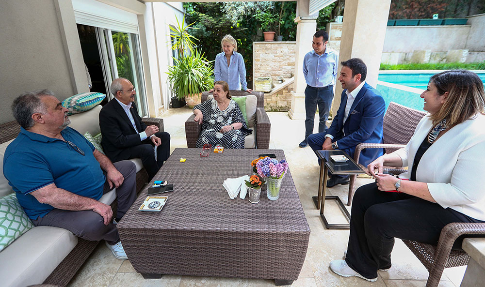 Kılıçdaroğlu Turgut Özal’ın ailesini ziyaret etti