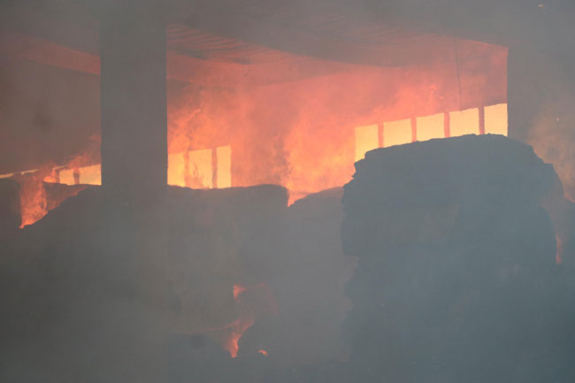 Denizli'de iplik fabrikası yangını
