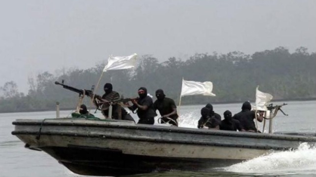 Korsanlar Gana açıklarında 5 denizciyi kaçırdı