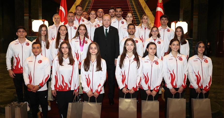 Erdoğan'dan şampiyonalarda madalya alan cimnastikçilerle ilgili paylaşım