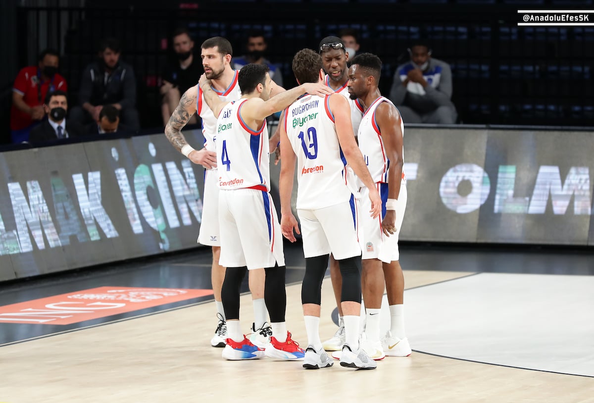 Anadolu Efes, Fenerbahçe'yi farklı yendi