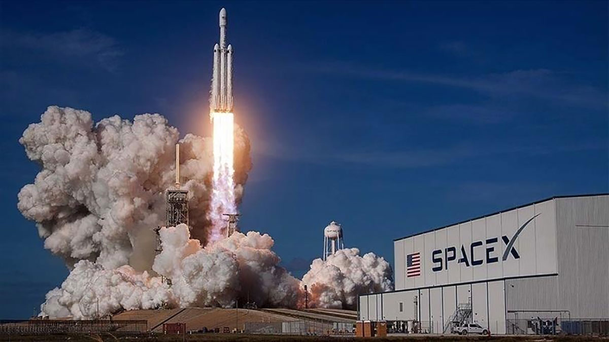 SpaceX uzaya kargo mekiği gönderdi