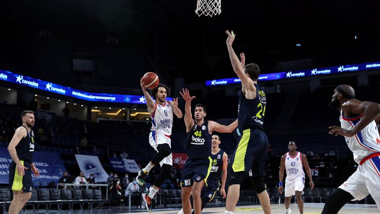 Anadolu Efes final serisinde durumu 2-0'a getirdi