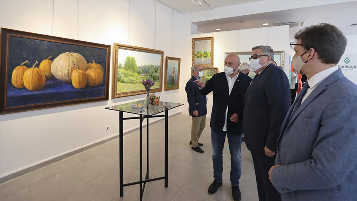 Rus ressamlar sergisi açıldı