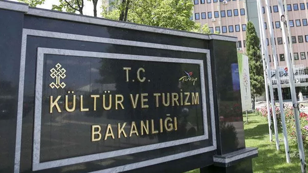 Kültür ve Turizm Bakanlığı'ndan tiyatro sanatçıları için açıklama